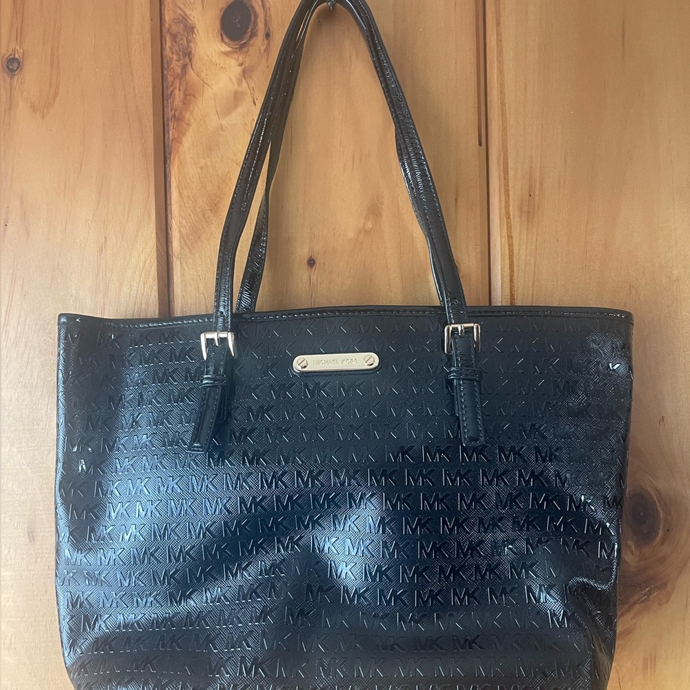 Michael kors black MK bag with gold details *SEE PHOTOS FOR FLAWS